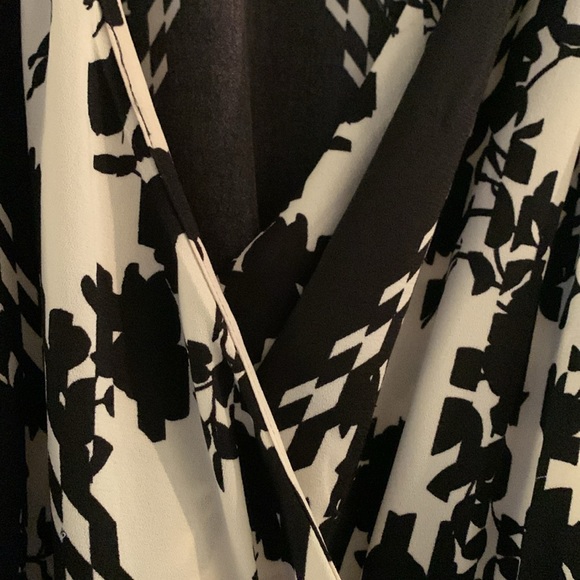 Black and white dress with pockets - Picture 3 of 5